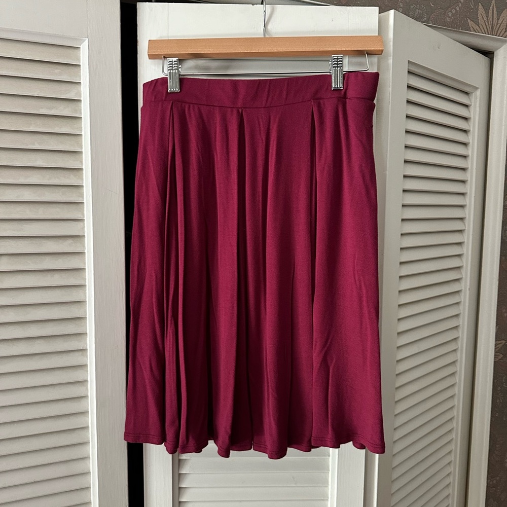 LuLaRoe burgundy skirt size medium